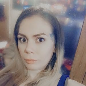 Meet your Posher, Adrianna